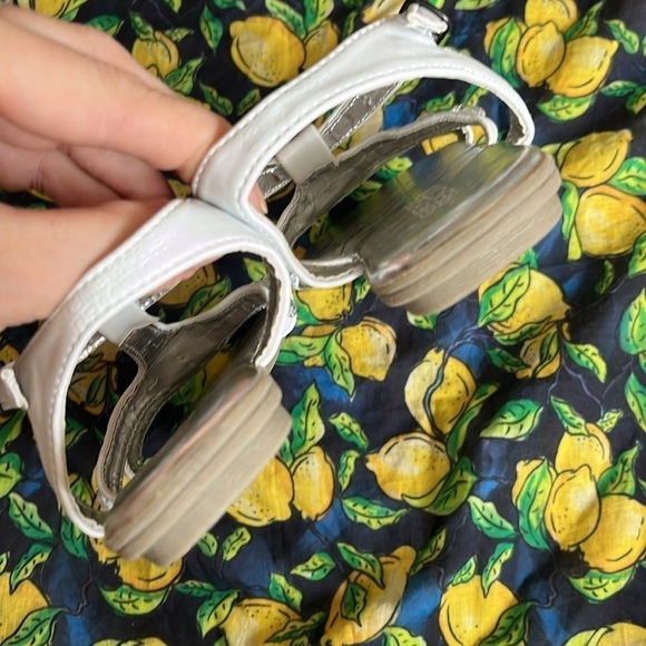 Brand New Kenneth Cole Reaction White Ankle Strap Sandals Beaded Sparkly Gems - Picture 13 of 15